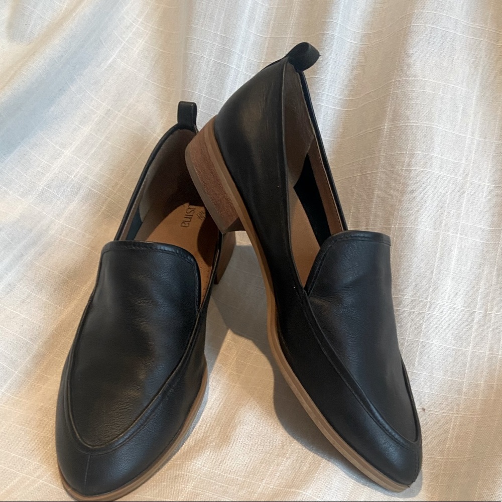Susina Kellen Almond Toe Loafer Size 8